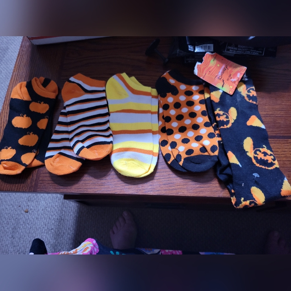 5 Pair NEW Halloween Socks Women's 4 Pr Ankle 1 Pr Knee High Disney Stitch A8